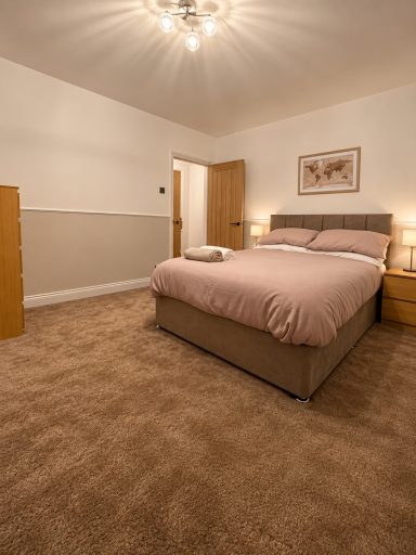 Double bedroom with fresh linen, Cosy Retreats holiday home